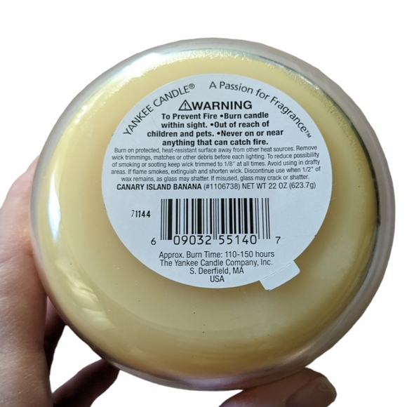 - RARE DISCONTINUED Canary Island Banana candle.  Very nice scent ! - Picture 5 of 6